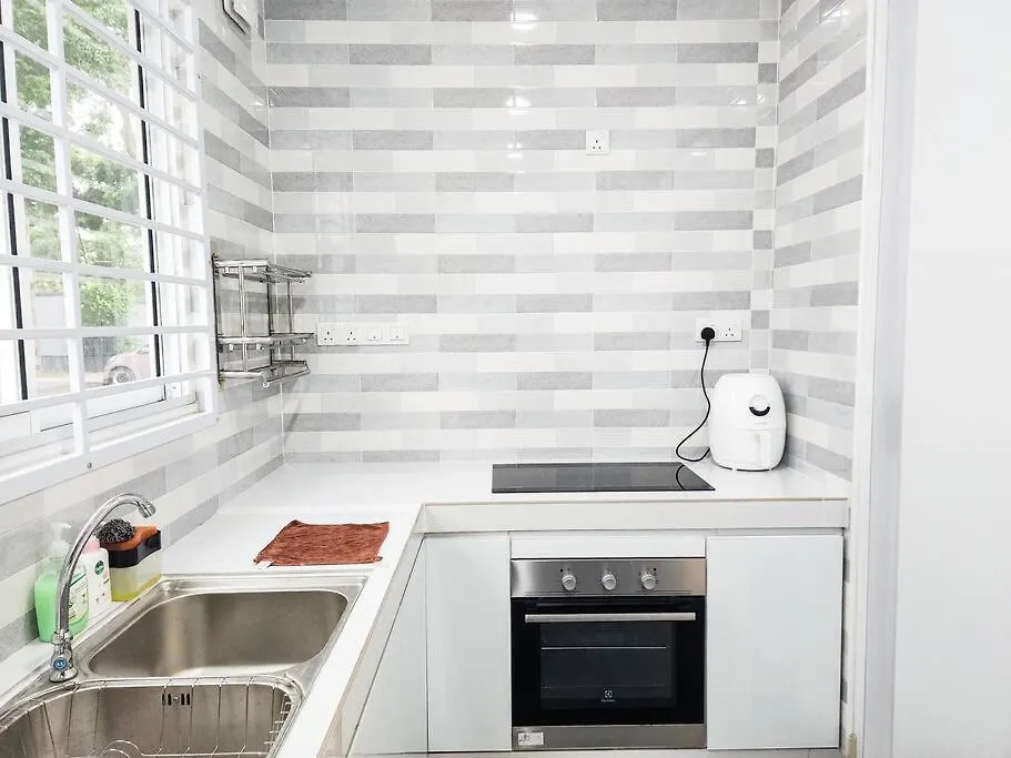 Desa Tebrau -- Poolside Paradise - 4Br4B - 12Pax By Cowidea Johor Bahru 0*,  Malaysia