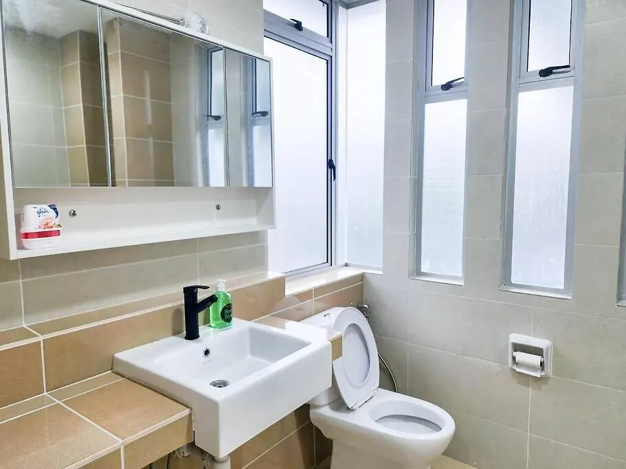 Desa Tebrau -- Poolside Paradise - 4Br4B - 12Pax By Cowidea Johor Bahru Malaysia