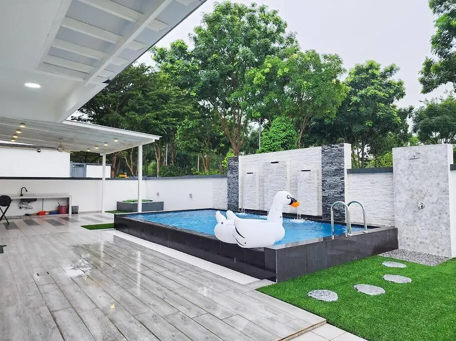 Holiday home Desa Tebrau -- Poolside Paradise - 4Br4B - 12Pax By Cowidea Johor Bahru