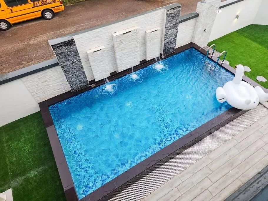Desa Tebrau -- Poolside Paradise - 4Br4B - 12Pax By Cowidea Johor Bahru Holiday home