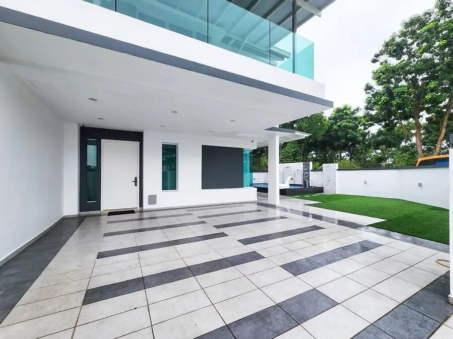 Desa Tebrau -- Poolside Paradise - 4Br4B - 12Pax By Cowidea Johor Bahru