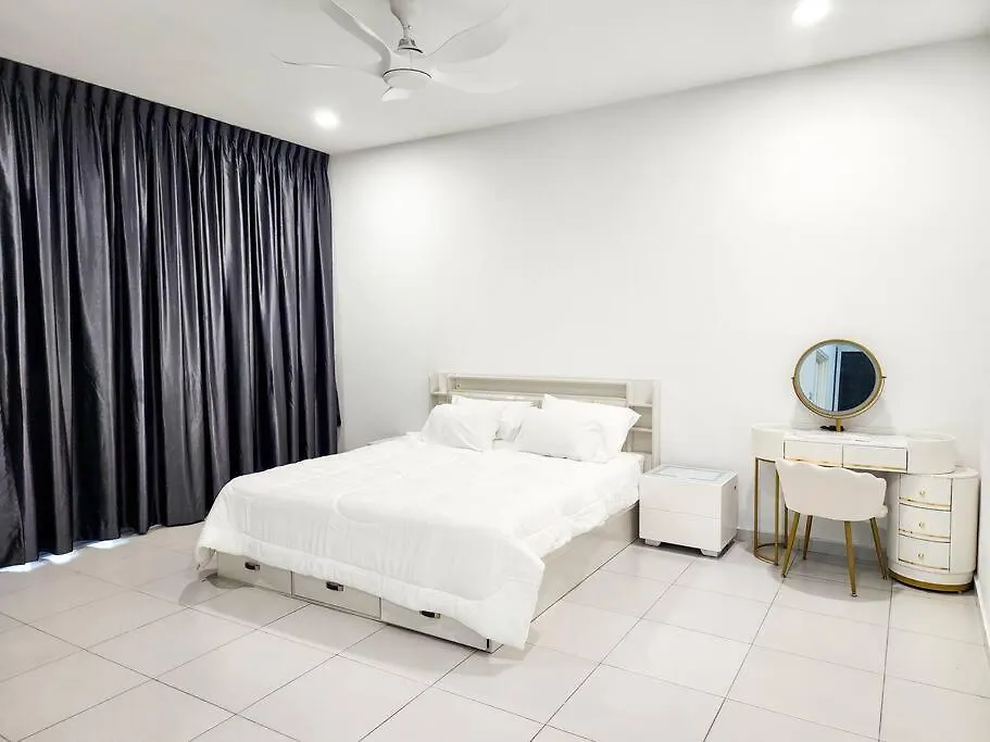 Desa Tebrau -- Poolside Paradise - 4Br4B - 12Pax By Cowidea Johor Bahru Holiday home