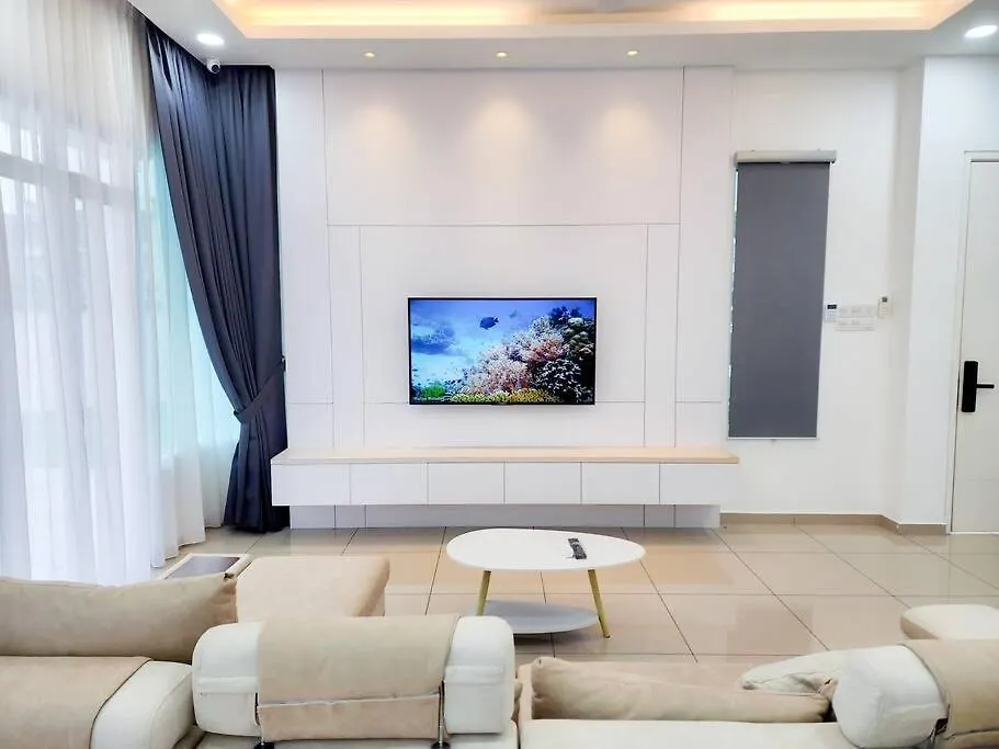 Holiday home Desa Tebrau -- Poolside Paradise - 4Br4B - 12Pax By Cowidea Johor Bahru